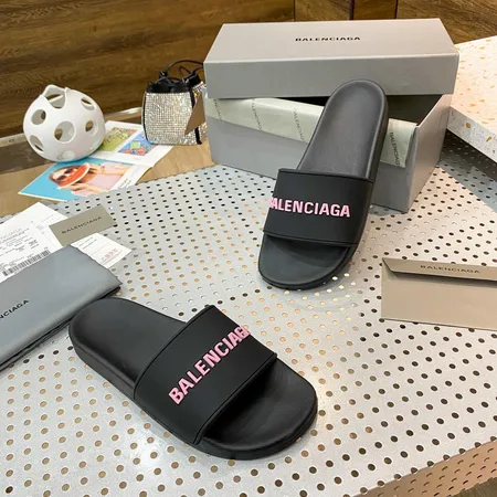バレンシアガ スリッパ