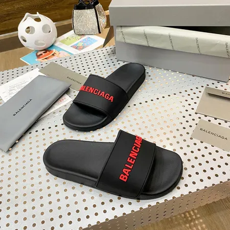 バレンシアガ スリッパ