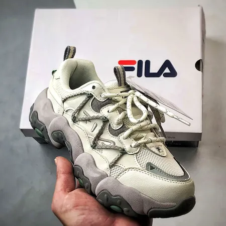 フィラ スニーカー