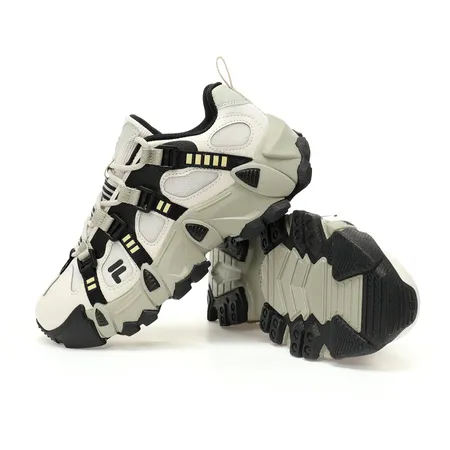 フィラ スニーカー