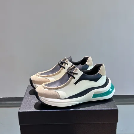 プラダ スニーカー