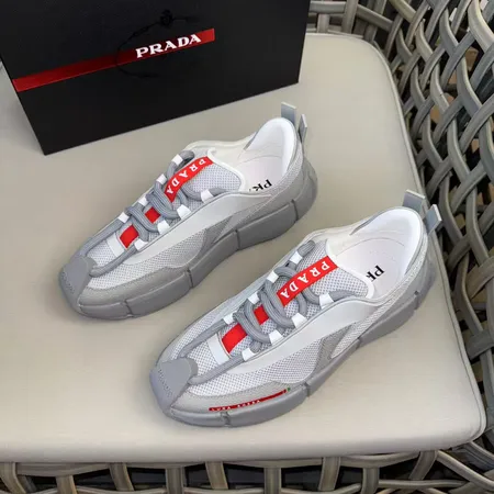 プラダ スニーカー