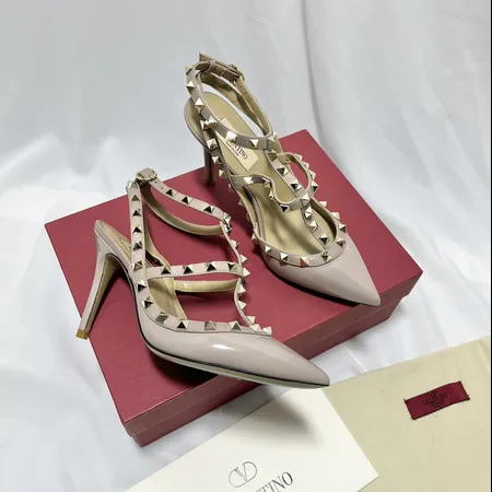 ヴァレンティノ サンダル