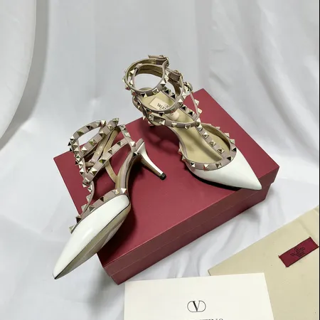 ヴァレンティノ サンダル