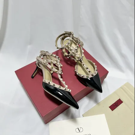 ヴァレンティノ サンダル