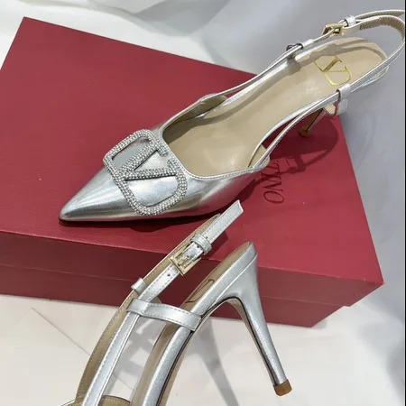 ヴァレンティノ サンダル