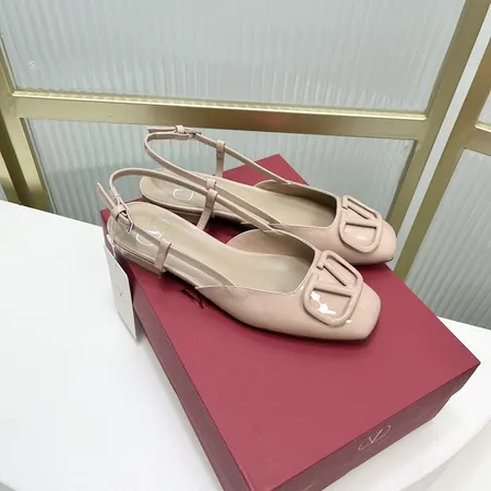 ヴァレンティノ サンダル