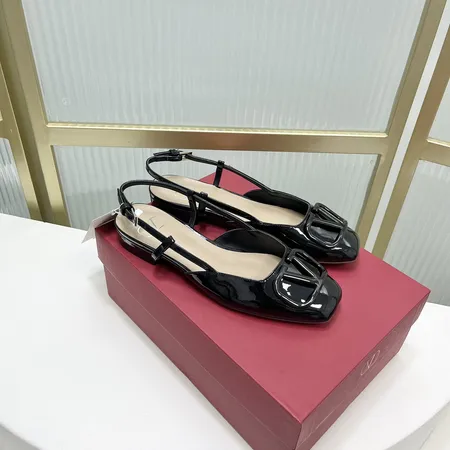 ヴァレンティノ サンダル