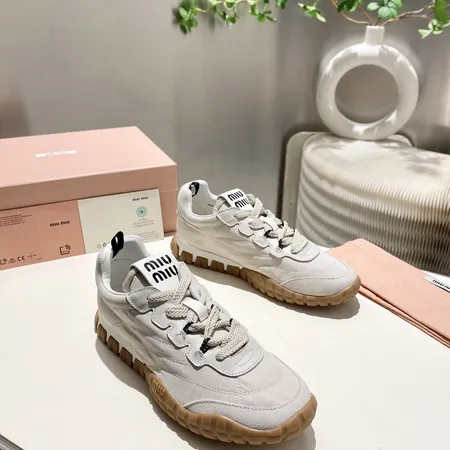 ミュウミュウ スニーカー