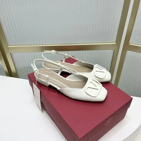 ヴァレンティノ サンダル