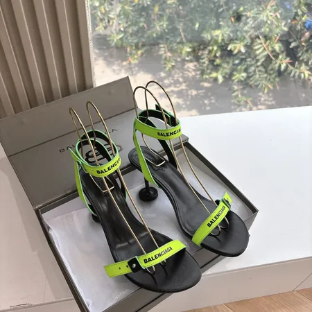 バレンシアガ サンダル