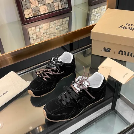 ミュウミュウ カジュアルシューズ