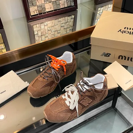 ミュウミュウ カジュアルシューズ