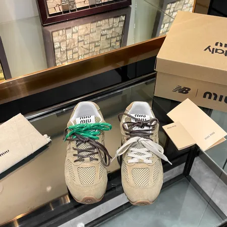 ミュウミュウ カジュアルシューズ