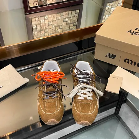 ミュウミュウ カジュアルシューズ