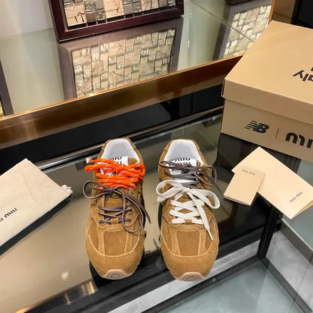 ミュウミュウ カジュアルシューズ