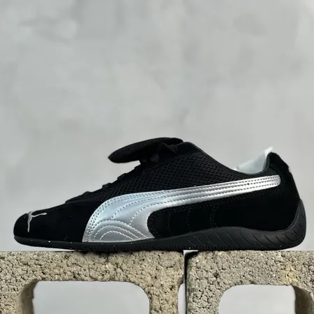 プーマ スニーカー