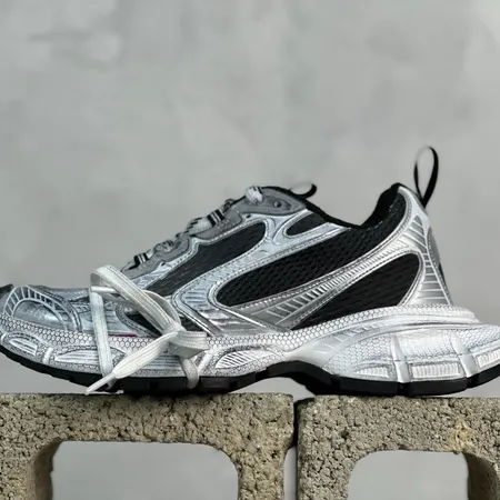 バレンシアガ スニーカー