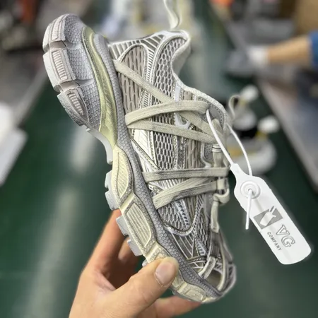 バレンシアガ スニーカー