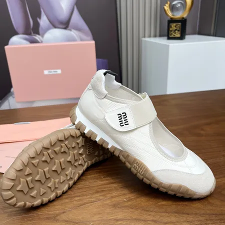 ミュウミュウ カジュアルシューズ