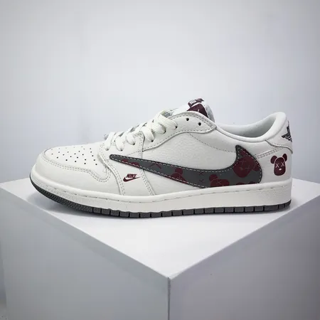 カウズ スニーカー