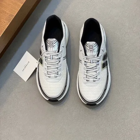 ジバンシィ スニーカー