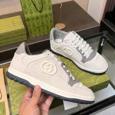 グッチ カジュアルシューズ