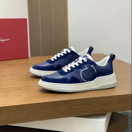 フェラガモ カジュアルシューズ