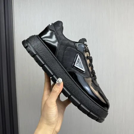 プラダ カジュアルシューズ