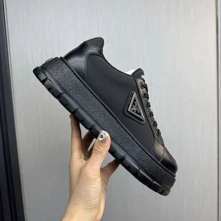 プラダ カジュアルシューズ