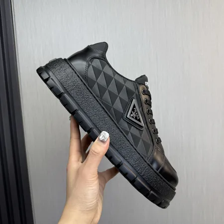 プラダ カジュアルシューズ