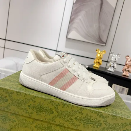 グッチ カジュアルシューズ