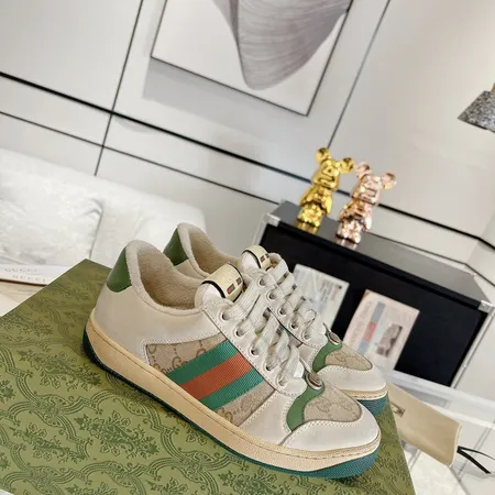 グッチ カジュアルシューズ