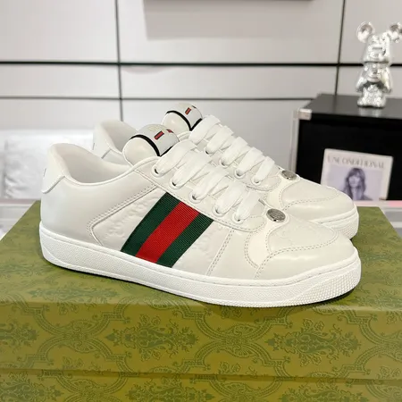 グッチ カジュアルシューズ