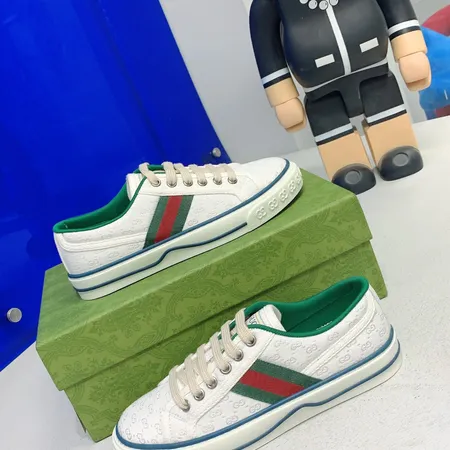 グッチ カジュアルシューズ