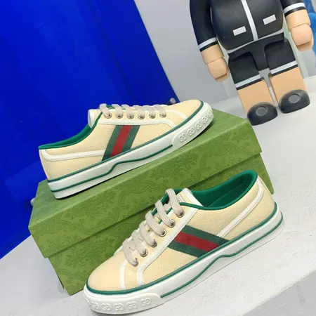 グッチ カジュアルシューズ