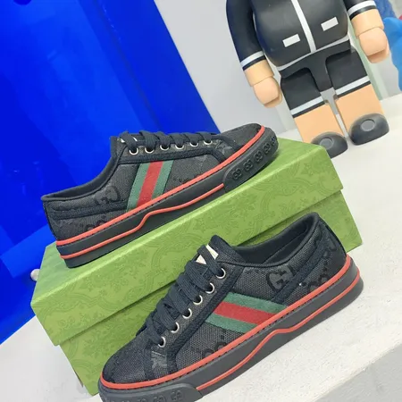 グッチ カジュアルシューズ
