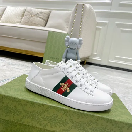 グッチ カジュアルシューズ
