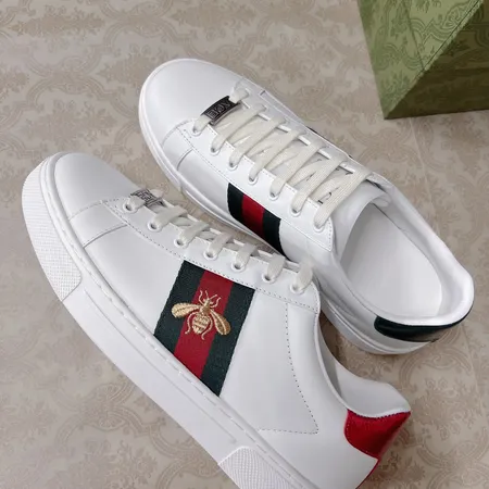 グッチ カジュアルシューズ