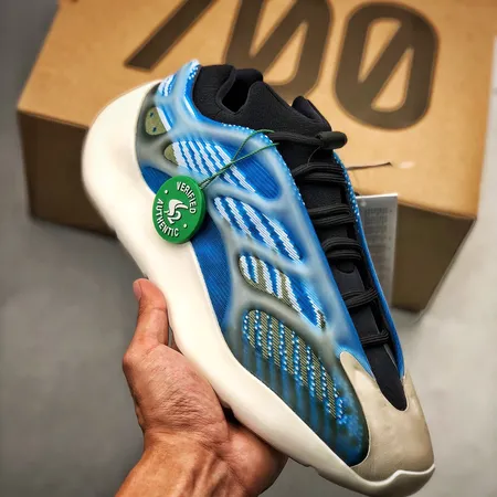 アディダス スニーカー