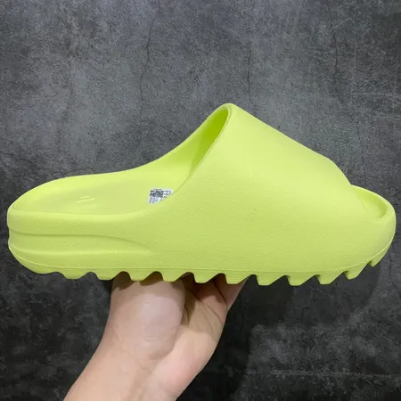 アディダス スリッパ