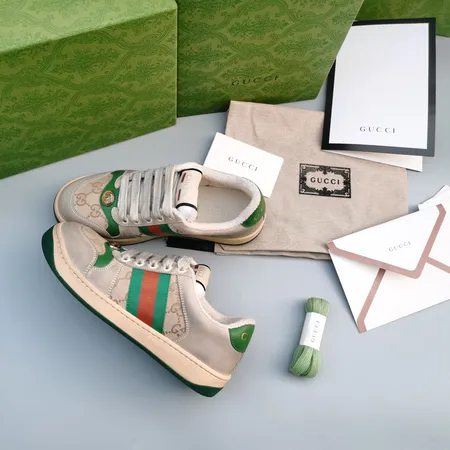 グッチ カジュアルシューズ