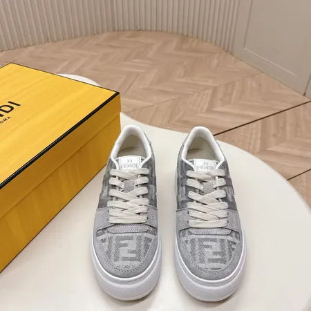 フェンディ カジュアルシューズ