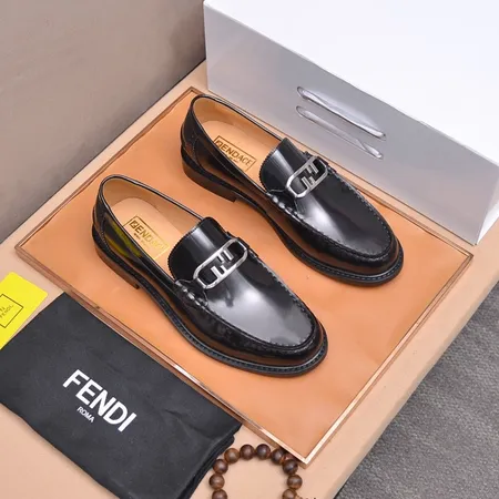 フェンディ ビジネスシューズ