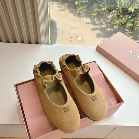 ミュウミュウ カジュアルシューズ