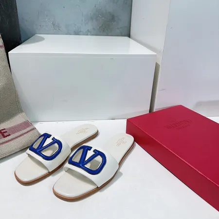 ヴァレンティノ スリッパ