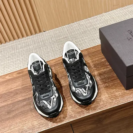 ヴァレンティノ スニーカー