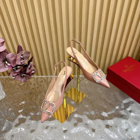 ヴァレンティノ サンダル