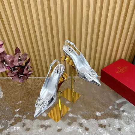 ヴァレンティノ サンダル