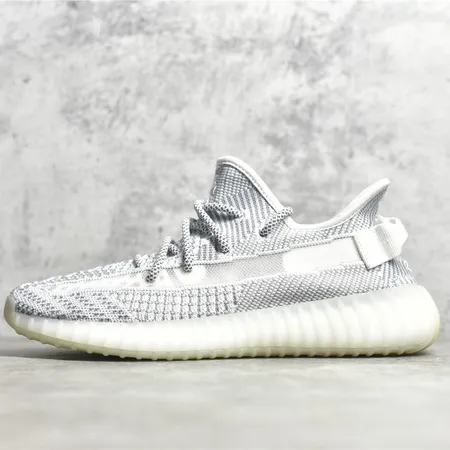 アディダス スニーカー